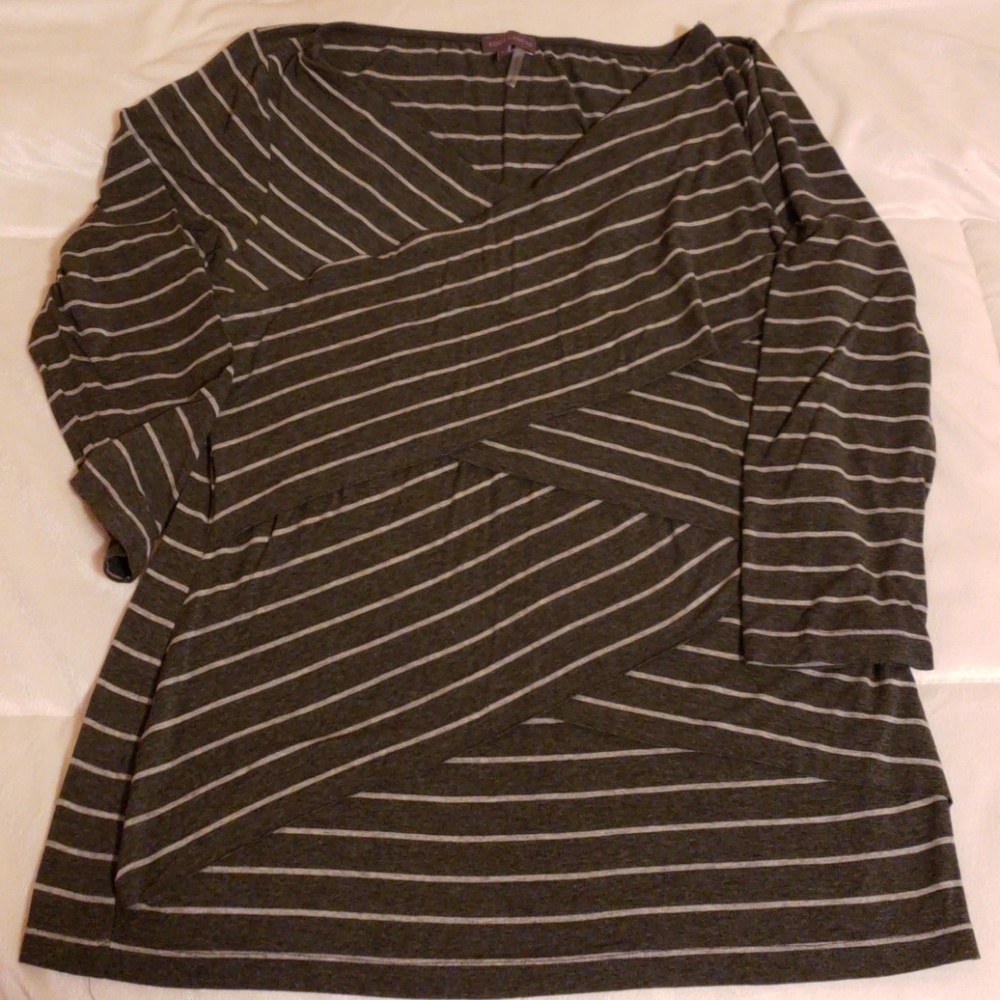 Vince Camuto 3/4 sleeve striped charcoal top